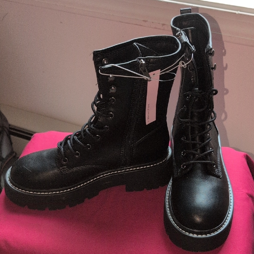 Wild Fable Women's Logan Lug Boots Black SZ 9.5  NWOT